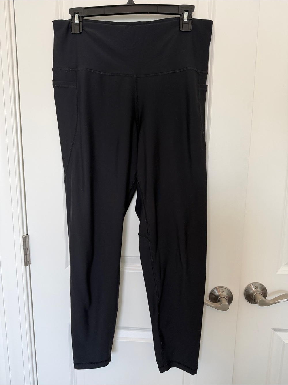 Old Navy Solid Black High-Waist Leggings with Side Pocket